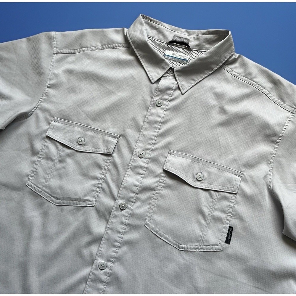 Columbia Short Sleeve Regular  Fit Fishing Shirt Mens Size L Button Down‎ EUC